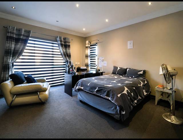 4 BEDROOM GOLF ESTATE FOR SALE IN BLUE VALLEY GOLF ESTATE